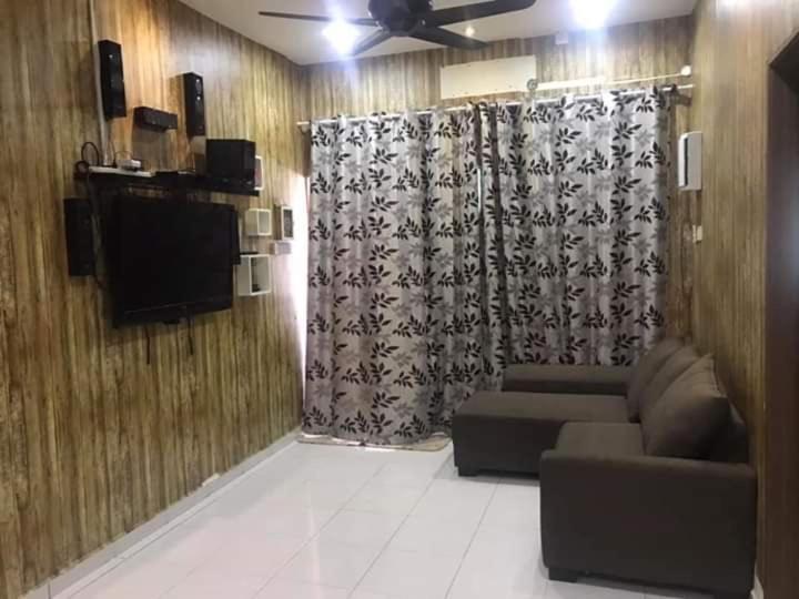 No 96 Nazirin Homestay Lumut Exterior foto